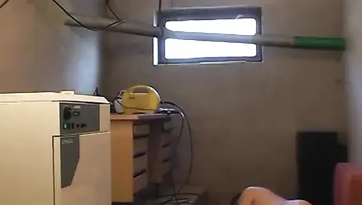 Memek remaja berambut gelap dijilat dan dibanting oleh pria tua