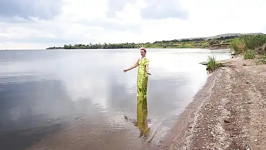 Русалка танцует