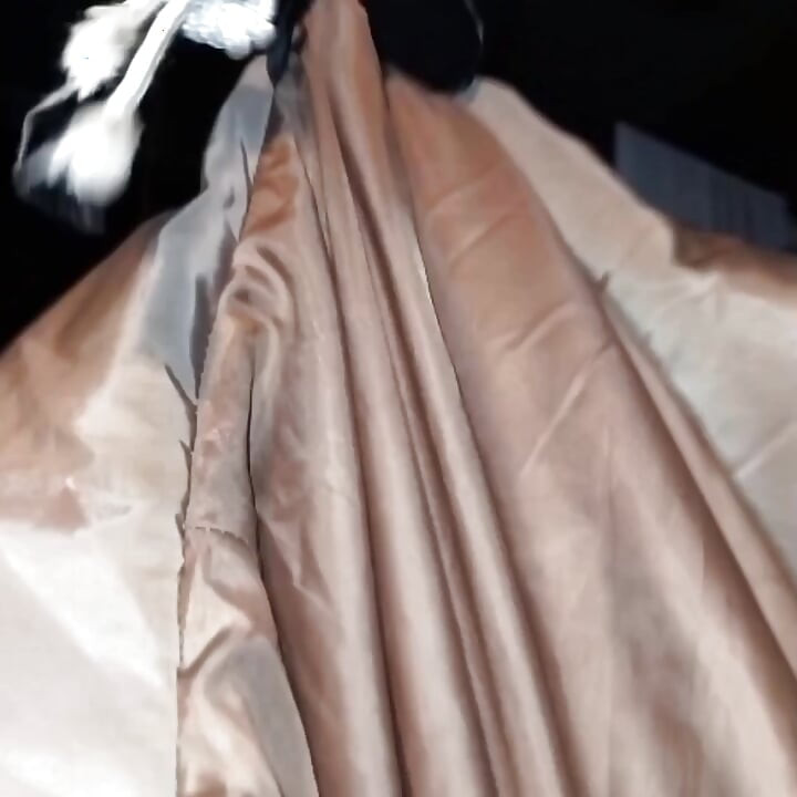 Dama puffercoat želi moju spermu