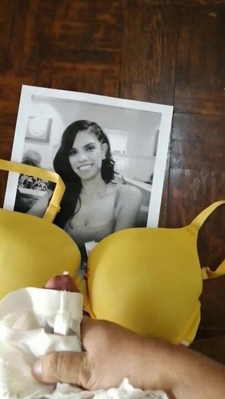 Cumtribute no sutiã