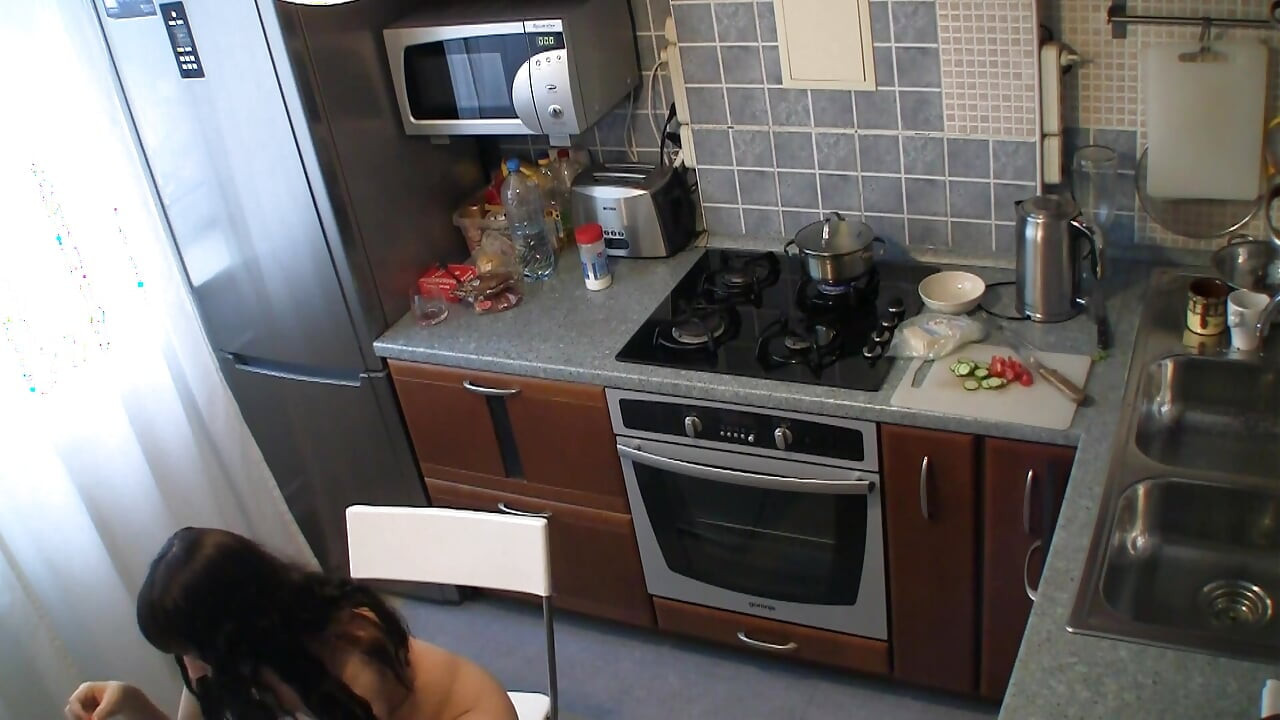Naked MILF Is Cooking Something in the Kitchen