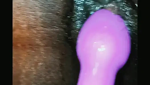 Lola macht ihre muschi sahnig!!