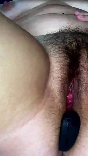 Spektakulärer moment von "Doppelpenetration STIEFMUTTER BEHAARTE ANAL MUSCHI. AMATEUR Zwei dildos IM ARSCHLOCH hautnah. Große muschi."