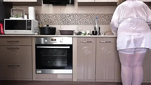 A Mature Wife Without Panties Makes Me Breakfast. and a Home Cam Watches. a Chubby MILF Behind the Scenes.