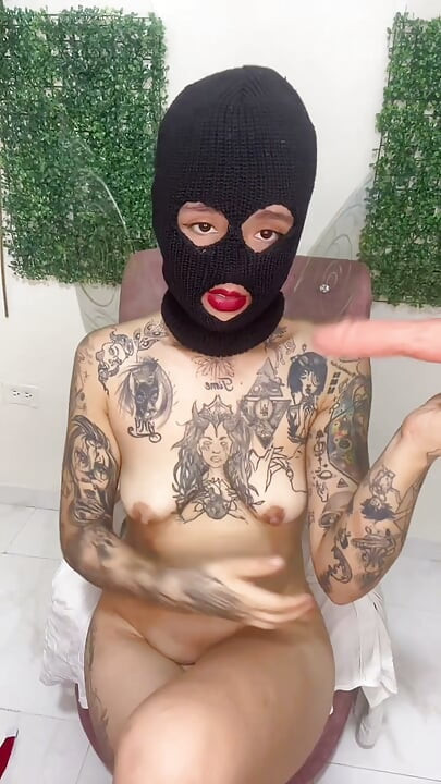 Suck touche sa chatte