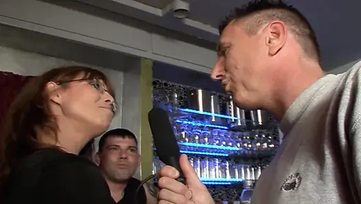 Pelacur Jerman tetek besar menikmati pesta seks swinger panas