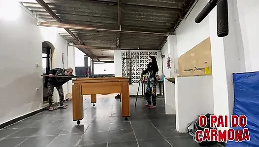Играю в бильярд, оставляя Bad Melli голой