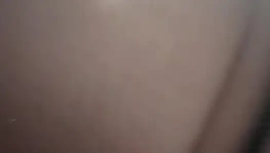 Menyetubuhi pacarku dan muncrat di payudaranya.