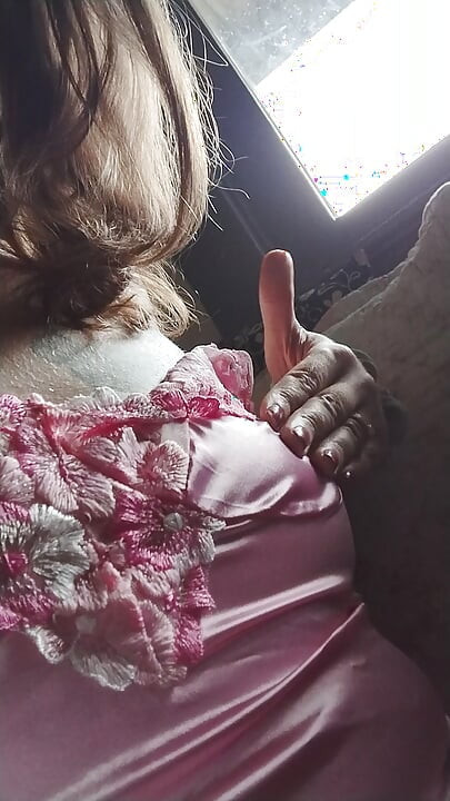 شی میل دختر ترنس توری صورتی دست زدن به کیر