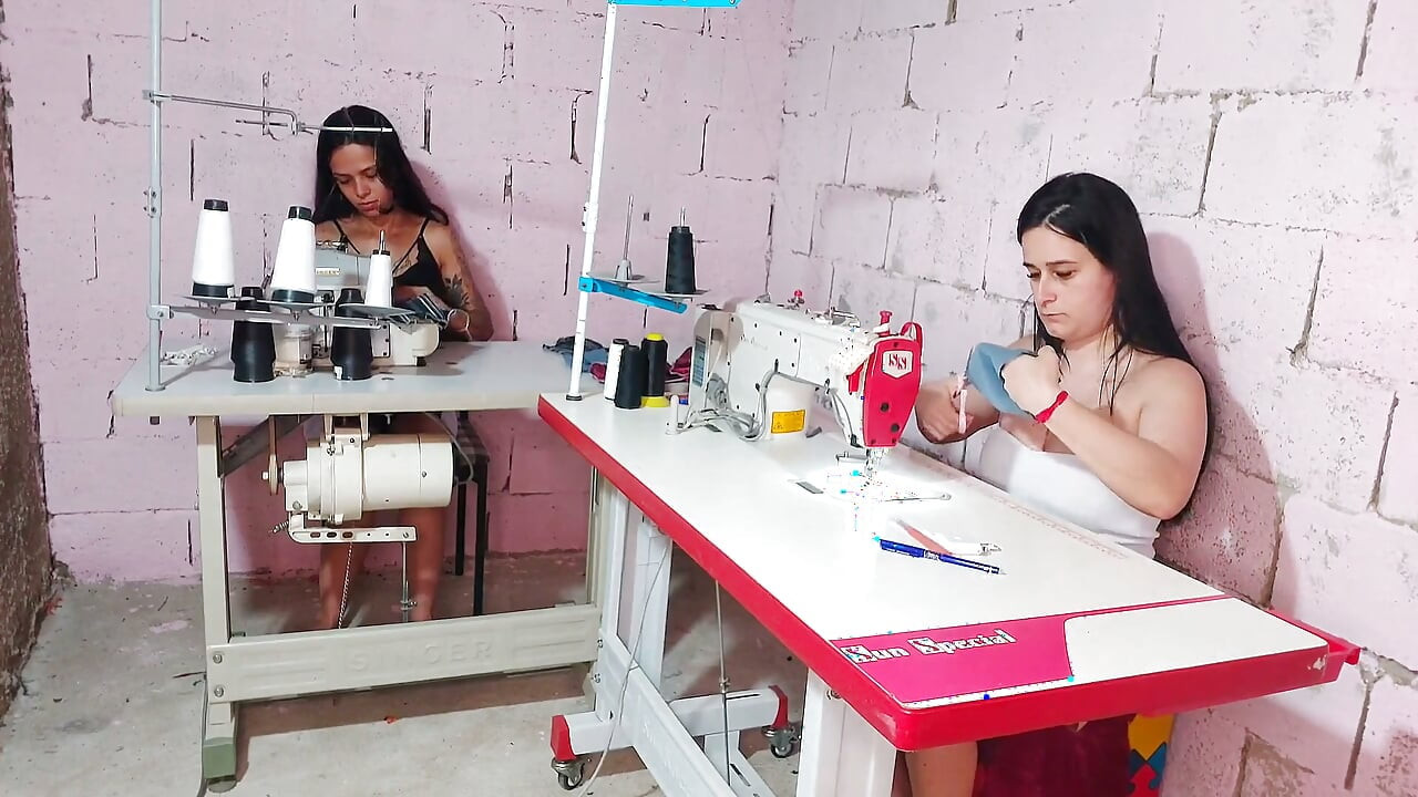 Costureiras E Um Cliente Sortudo