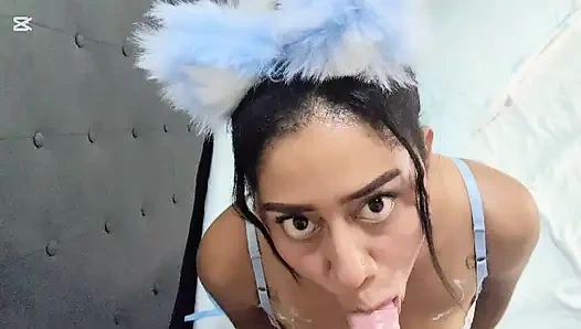 Üvey babam benimle oynamak istedi ve sonunda ona oral seks yaptım