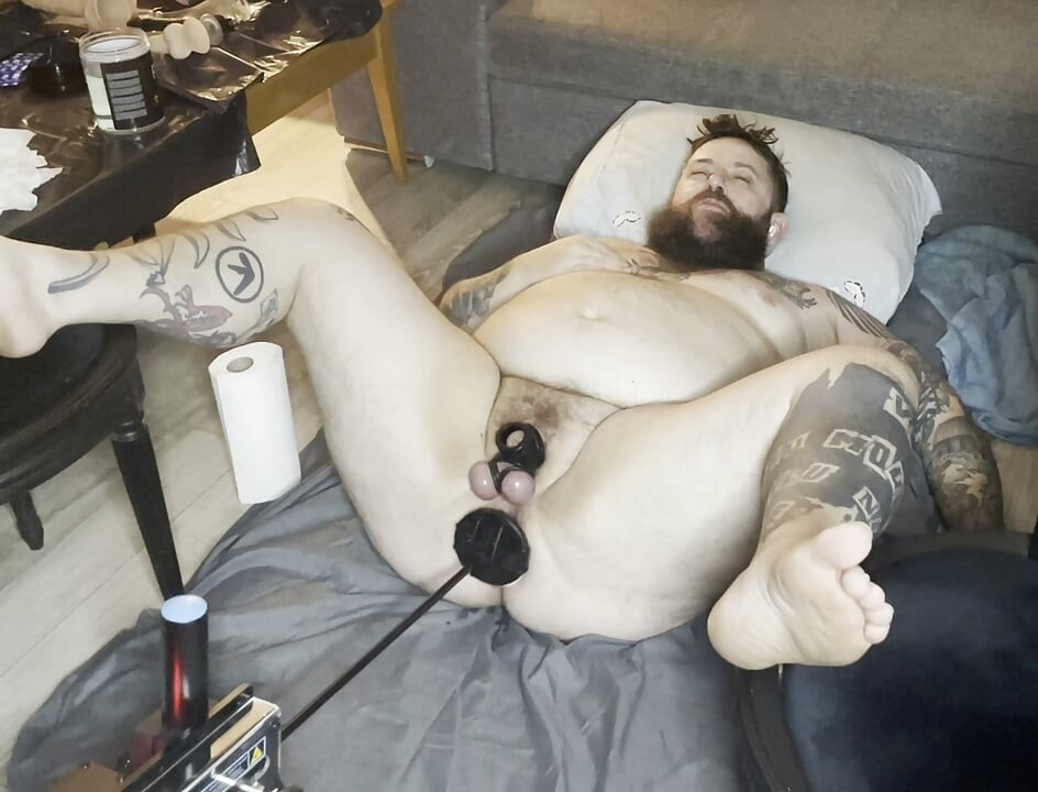Fuck machine fucks my big ass in missionary big orgasm