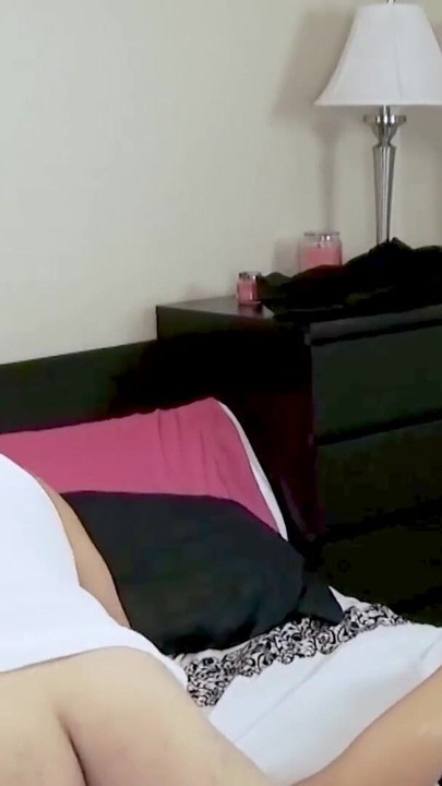 Olgun kaba orta yaşlı seksi üvey annem madisin lee'i sikiyorum | Klip 2