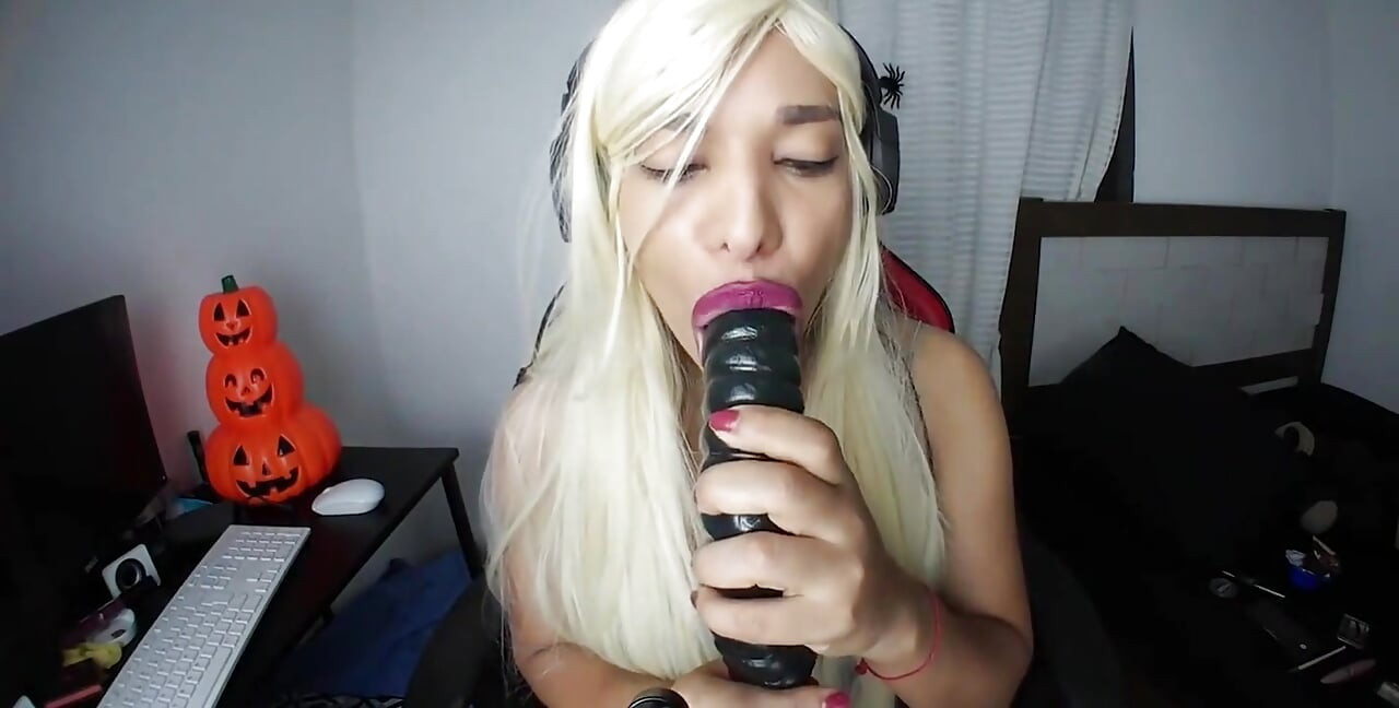 Asmr Porno - Gigantyczny gumowy robak