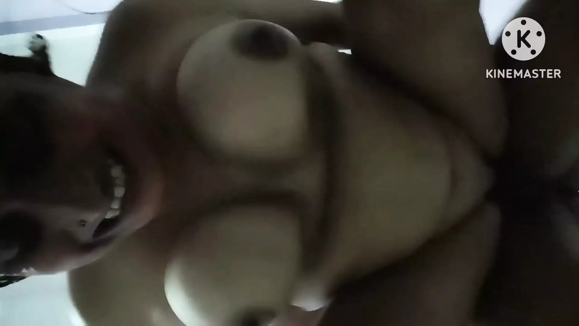 Sesso a pecorina con una ragazza locale tettona