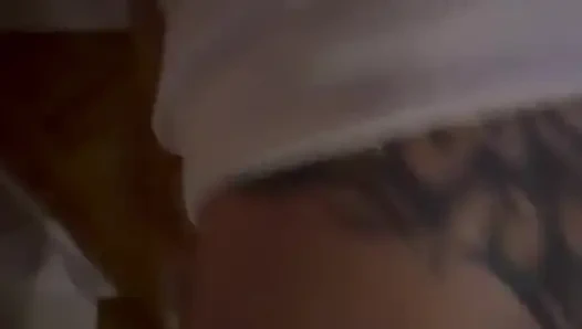 Kız arkadaşım komşularım tarafından sikiliyor