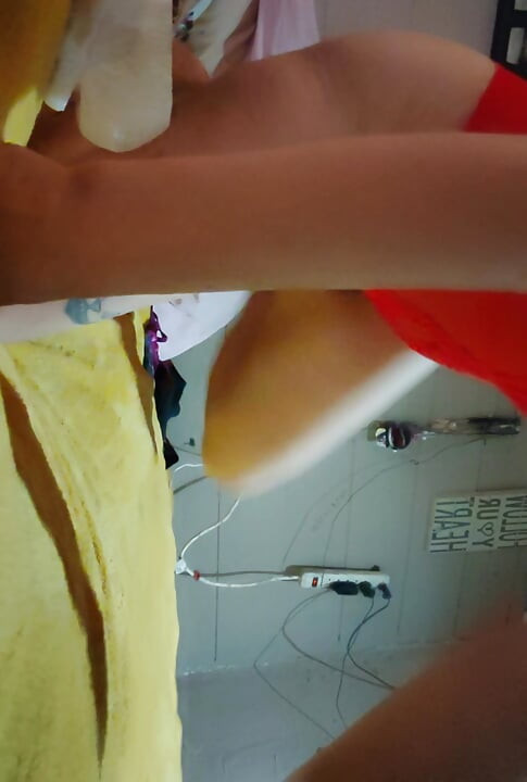 Lusi doesn't like to wear vikini