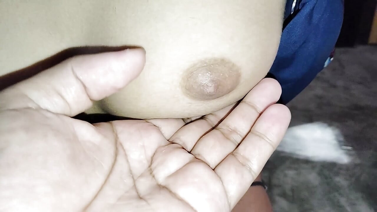 18 साल की भारतीय कमसिन सौतेली बहन Angel Daisy बहुत कामुक महसूस कर रही है फिर सौतेला भाई उसकी देखभाल कर रहा है