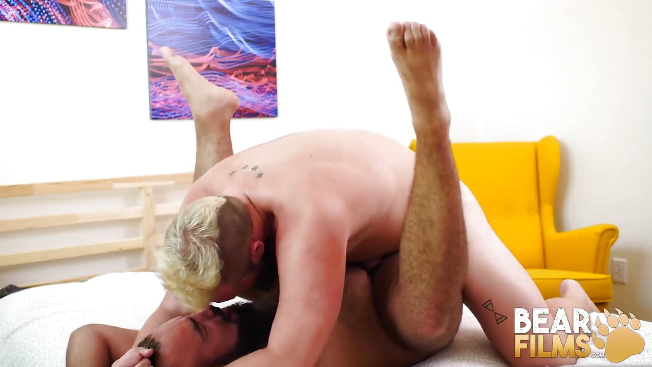 BEARFILMS Chubby hairy bears Lion Reed and Luis Vega Breed
