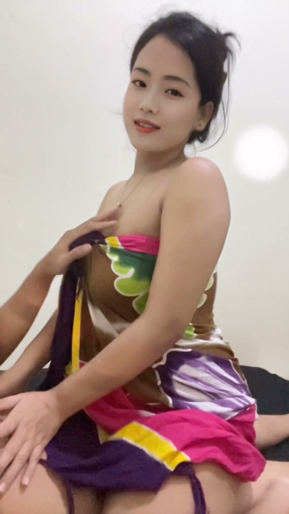 A very sexy, busty older woman who is highly aroused. | Clip 1