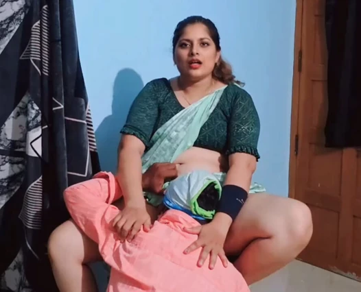 4K Gas Delivery Boy and Lonely Aunty Romance and Sex Secretly at Home