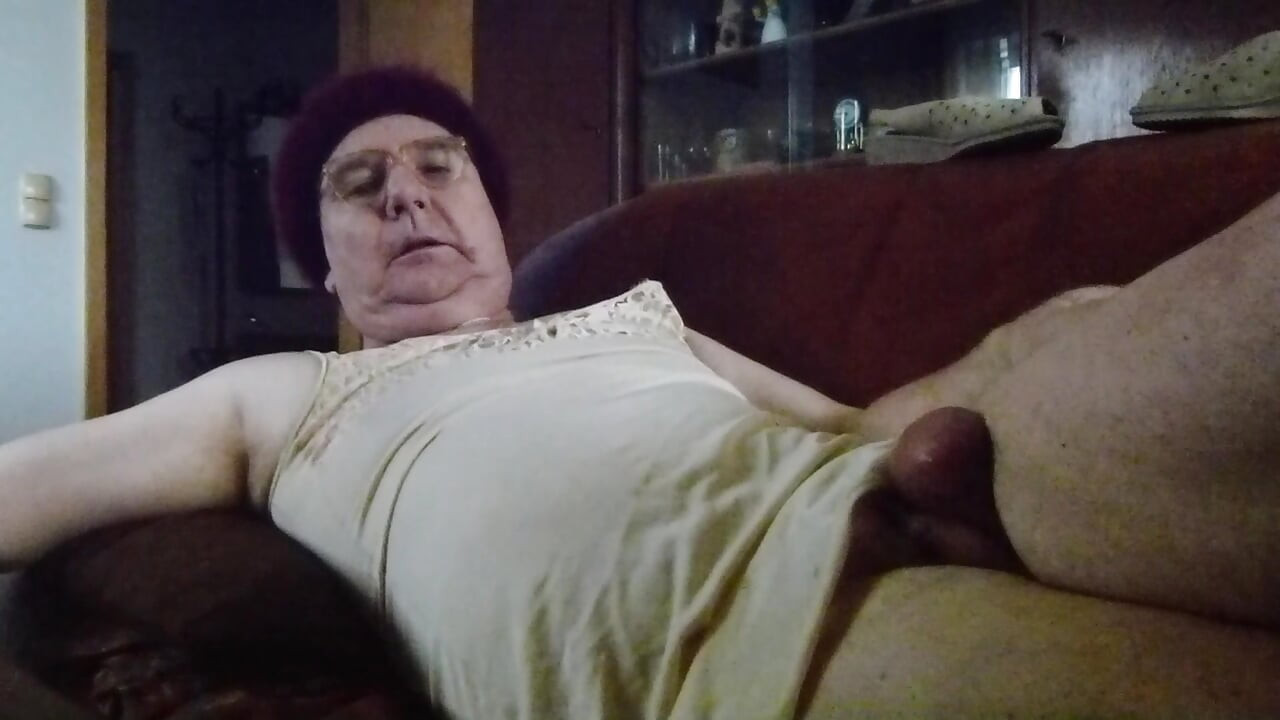 Andreas Masturbiert Als Crossdresser