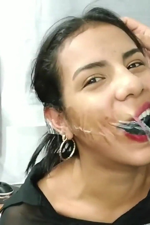 ¡Ella le rogó a la niñera que fuera atada y amordazada una y otra vez!