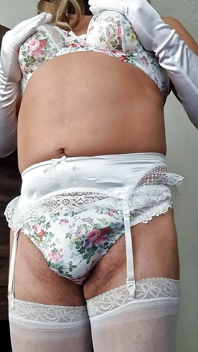 Seksi 90'ların gelin iç çamaşırı