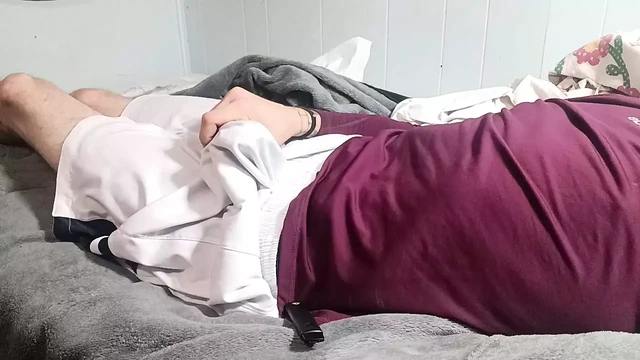Ореховый день не дает шлюхам