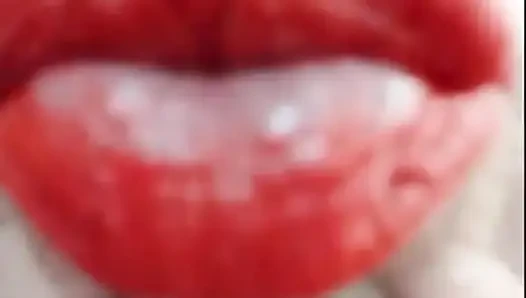 Roter lippenstift mit mund-tour