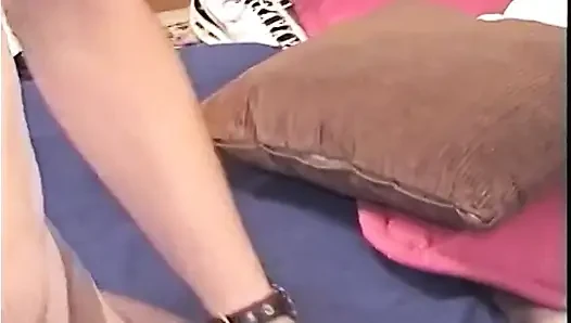 Olgun orta yaşlı seksi kadın kalın yarağı götüne sokuyor