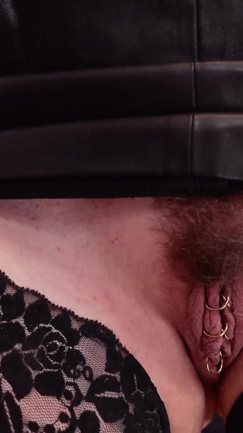Momento inolvidable de "Instrucciones para comer leche en el coño peludo - Arya Grander - femdom en primer plano y video porno gratis de instrucciones de paja -"