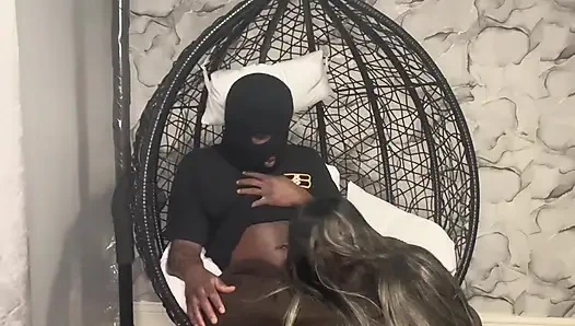 Meine managerin erwischte mich beim masturbieren, sie beschloss, mitzumachen und nahm meinen BBC wie ein pro-LAUTer orgie