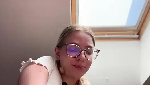 Удары по яйцам, ASMR - шептание - женское доминирование