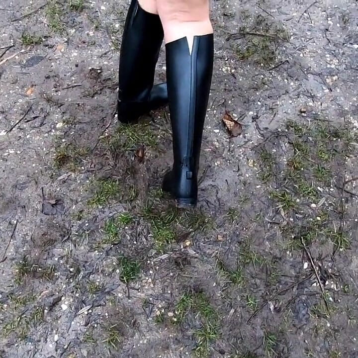 내 고무 부츠를 핥아줘