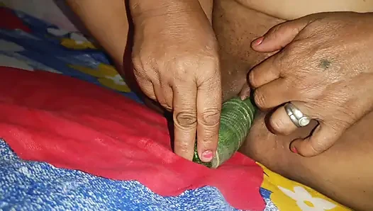 Desi video Bhabhi lund ke chakkar me khira dal liya