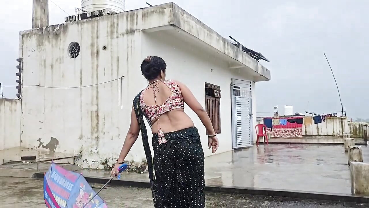 Apne he stepsister ki friend ko virgin pussy fuck kiya or pussy ros nikal kar jiv se chata,gud ki ros pilaya..