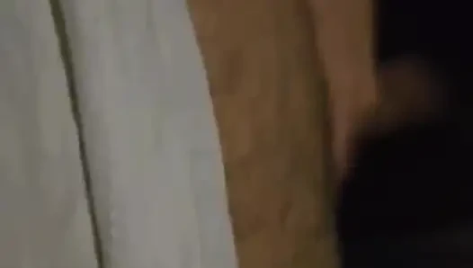 Tante semok ini lagi asik nyepong kontol sampai mengerang keenakan!