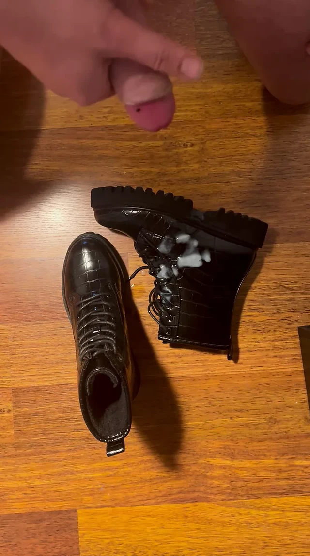 Cum on sexy shiny boots