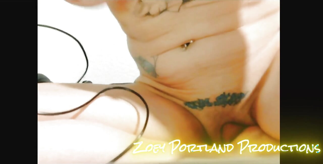 ¡Joder la isla de edespués, esto es mucho más caliente! Zoey Portland - lesbiana muestra coño rosa y orgasmos