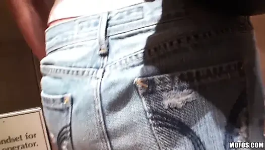 Aku tahu kalau pacarku bikin aku sange banget saat menuju hotel!