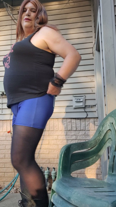 I want to get gangbanged again, except this time I want to do it outside on my patio!