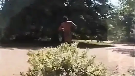 Big Omar's British Adventures: Gadis-gadis tukang pantat