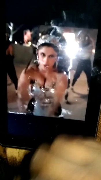 Епічний момент від "Ramya Krishna, розбещений душ сперми"