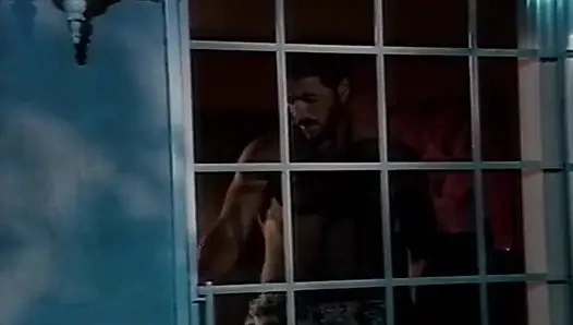 Tutkulu Fransız genç kız özel gösteride yarağa biniyor