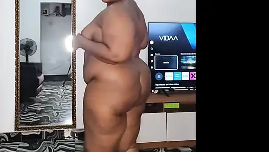 Zenci orta yaşlı seksi kadın şişman götünü sikiyor ve amını açıyor - mara exotic