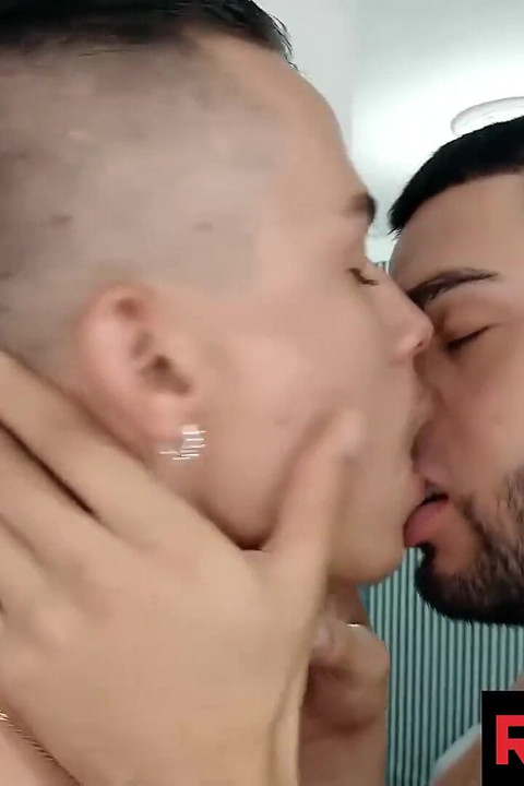 Tyga หมึกดิบๆ เย็ดตูดแน่นๆ ของ Angelos