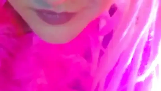 Muncrat di tanganku dan sepong kontolku kayak banci jalang