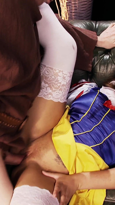 Spectacular moment from "brunette milf als schneewitchen verkleidet uebt sich im deepthroat"