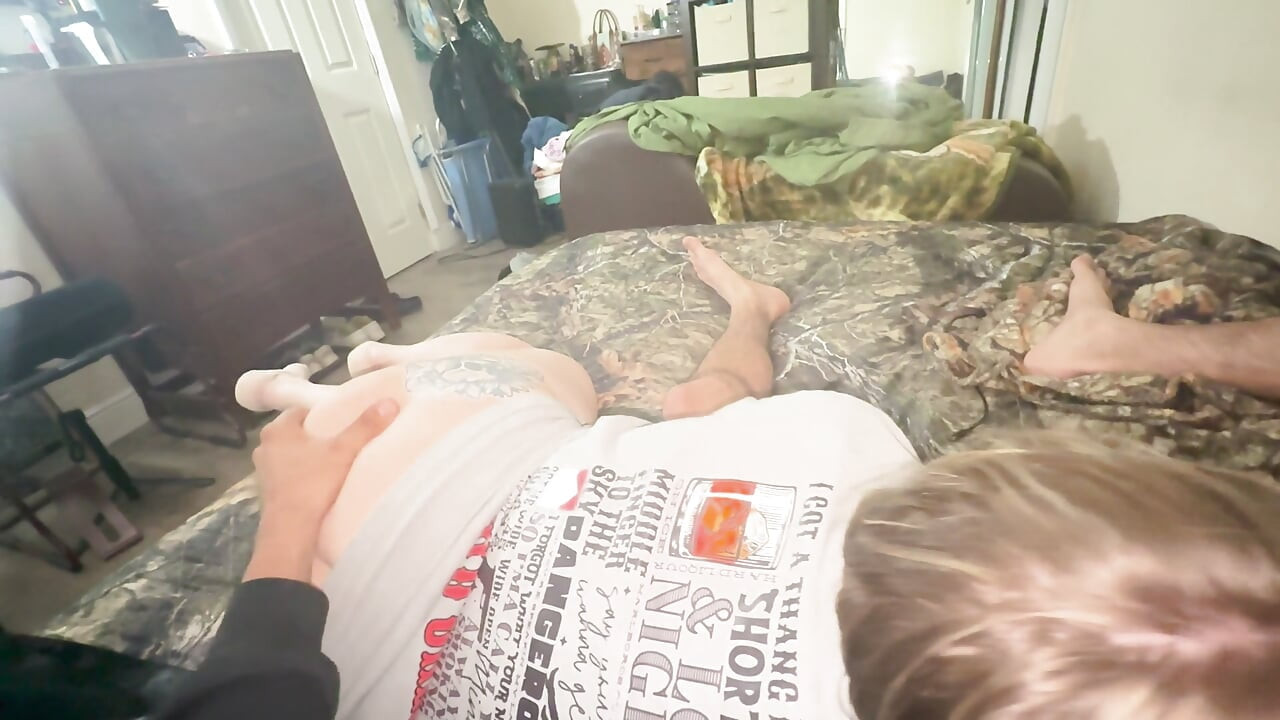 POV pieska z napalona gruba amatorska dziwka